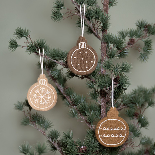 Hangers Vilt - Kerstballen Geborduurd Motief - Gingerbread - 8cm - Set van 3 - Bruin Tinten - Fairtrade
