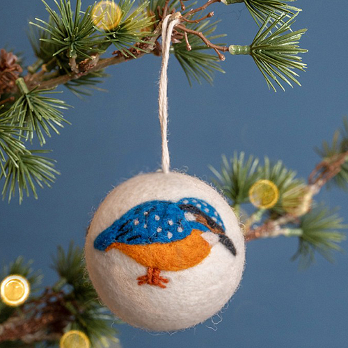 Vilten Hanger Bal - IJsvogel Blauw/Oranje - Creme/Ivoor met Vogel - 8cm - Fairtrade Homedeco