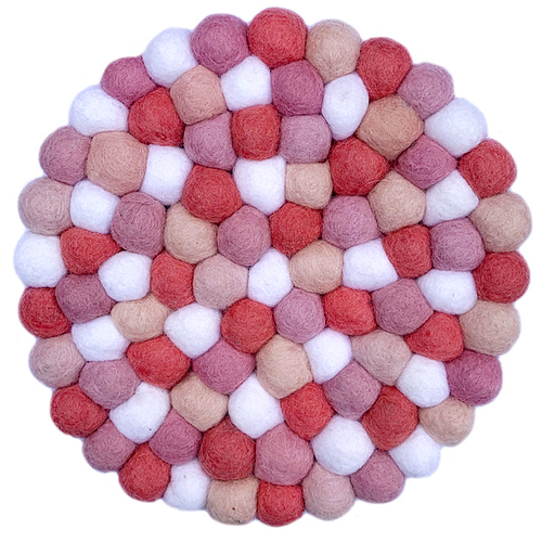 Vilten onderzetter van vilten bolletjes - Roze in 3 tinten en wit - 20cm