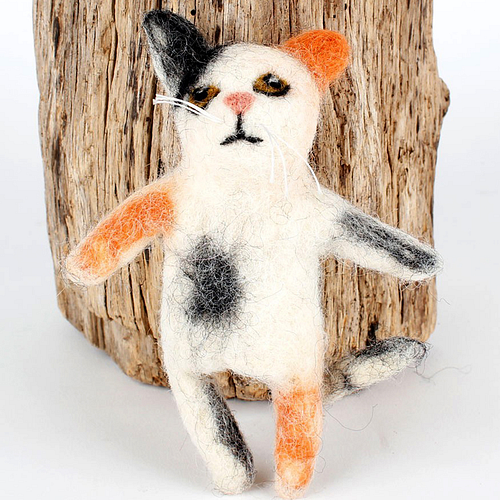Vilten Vingerpoppetje Lapjeskat Wit/Oranje/Grijs - 12cm