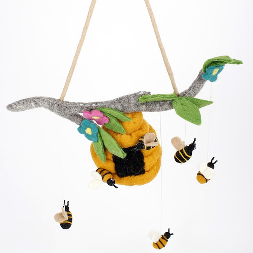 Vilten mobiel bijenkorf met bijtjes fairtrade