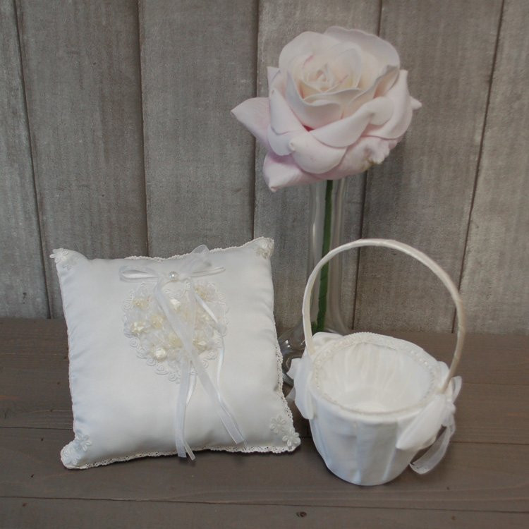 Ringkussens en bloemenmandjes
