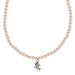 Parelketting Ivoorkleurige Imitatie Parels 6mm - Kindermaat - Hangertje Heksje zilverkleurig 1,5cm