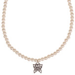 Parelketting Ivoorkleurige Imitatie Parels 6mm - Kindermaat - Hangertje Vlinder zilverkleurig 1,2cm