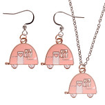 Set - Kinderketting 45cm - Oorbellen Zilverkleurig - Hangertje Caravan roze zilverkleurig geëmailleerd 2cm
