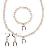 Set - Kinderketting, armbandje en oorbellen - ivoorkleurige immitatieparels 6mm - Hangertje Hoefijzer zilverkleurig 1cm