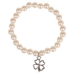 Kinderarmbandje Ivoorkleurige Imitatie Parels 6mm - Hangertje Klavertje vier zilverkleurig 1,5cm