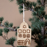 Hanger Vilt - Grachtenhuisje Klokgevel Geborduurd - Gingerbread - 11x6cm - Beige/Bruin - Fairtrade