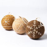 Kerstballen Vilt - Gingerbread Large Geborduurd Lijnen en Sneeuwvlok - 8cm - Set van 3 - Fairtrade
