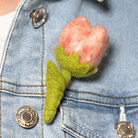 Broche Vilt Bloem - Tulpje "Zoe" Poederroze/Wit - 8cm - Fairtrade Accessoire