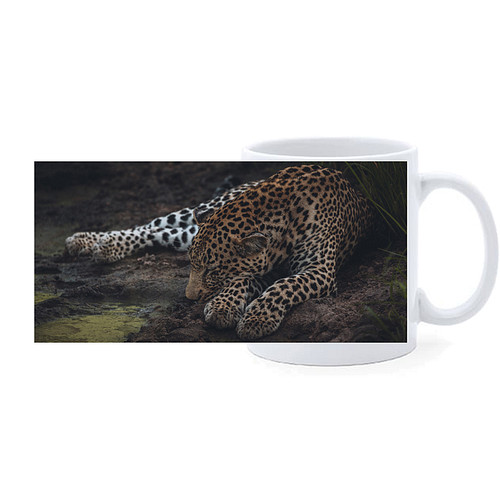 Beker - Luipaard Liggend bij Waterpoel