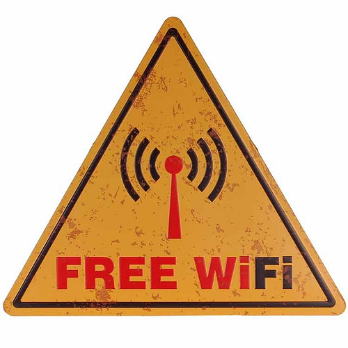 Metalen driehoek - Free wifi