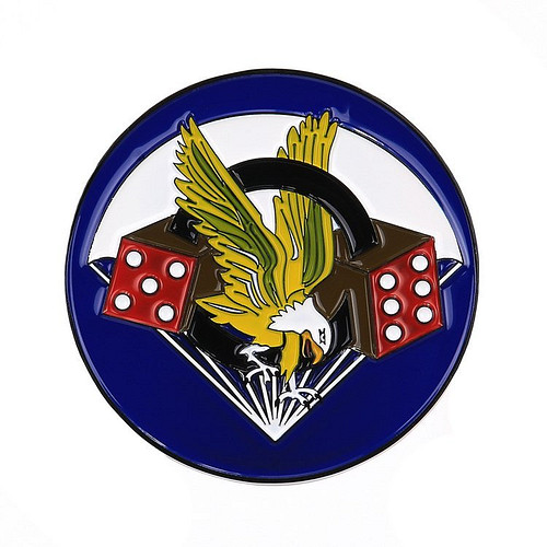 Metalen logo/schildje 506PIR Adelaar en dobbelstenen - rond 8 cm