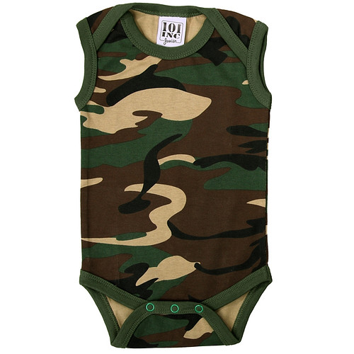 Romper Baby camouflage groen/woodland zonder mouw