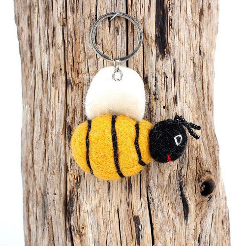 Vilten sleutelhanger - Geel bijtje 5cm