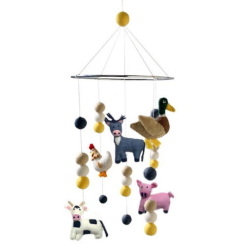 Mobiele van vilten Boerderijdiertjes en Vrolijk Gekleurde Balletjes - Fairtrade