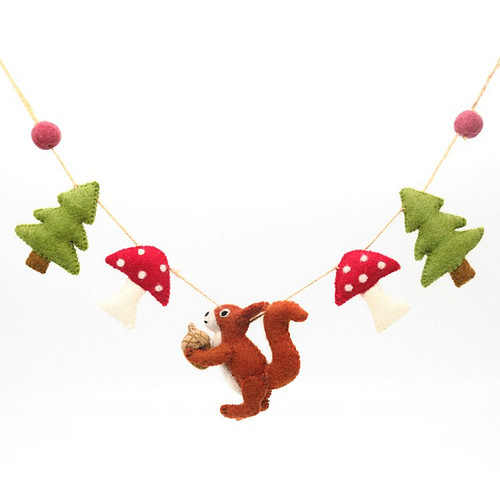 Vilten slinger - Eekhoorn in het bos - 75cm