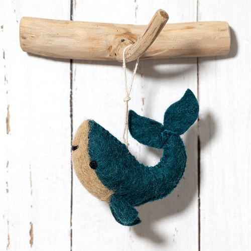 Hanger Wolvilt - Sealife - Walvis Beige/Blauw- Handmade&Fairmade - Homedeco - 6x6cm