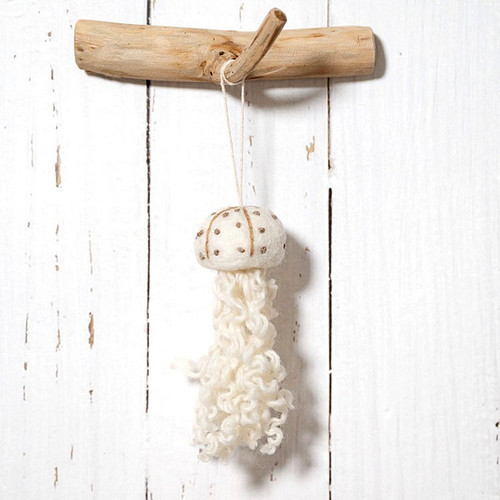 Hanger Wolvilt - Sealife - Kwal/Jellyfish - Wit - Handmade&Fairmade - Homedeco - 6x6cm
