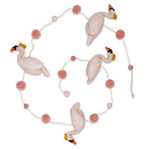 Viltslinger Wolvilt - Zwanenmeer - Zwanen met Kroontjes - Handmade&Fairtrade - Homedeco - 130cm