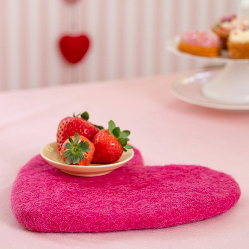Wolvilt Onderzetter - Hart Love Fuchsia - Fairtrade Homedeco - 20cm