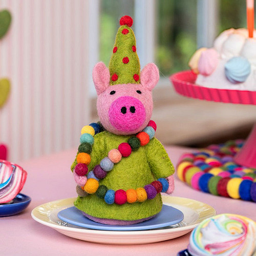 Wolvilt Feestvarken met Feestmuts en Slinger Groen - Kleine Handpop/Eiwarmer - Handmade&Fairmade Homedeco - 24cm