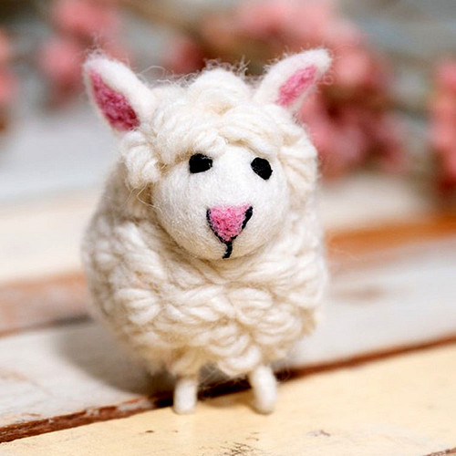 Wolvilt Schaapje - Staand - Wit - Handmade&Fairmade - Homedeco - 7cm