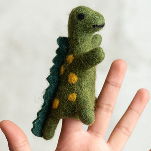 Vingerpoppetje Wolvilt - Dinosaurussen Stegosaurus Groen/Geel - Handmade&Fairmade - 12x5cm