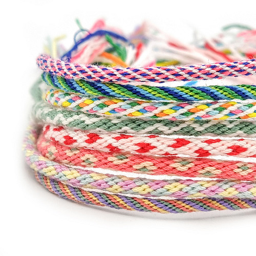 Vriendschapsarmbandjes DIY - Knutselset Kind - Hobby& Creatief - Complete Set & Gekleurde Draden 12x8M