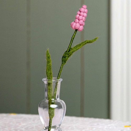 Bloem Wolvilt - Druifjes/Muscari Roze - Handmade-Fairtrade - Homedeco - 25cm