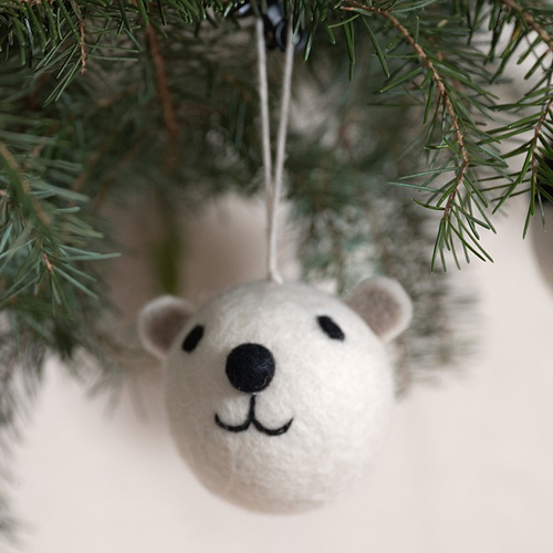 Kerstbal Vilt - IJsbeertje / Winterdieren - 8cm - Rond - Fairtrade