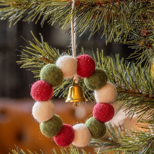 Hanger Vilt Kerst - Holly Berry Kransje Balletjes Small & Belletje - Rood/Groen/Wit - 9cm - Handgemaakt & Fairtrade