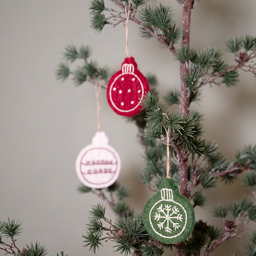 Hanger Vilt - Kerstballen Geborduurd Motief - Holly Berry - 8cm - Set van 3 - Rood/Wit/Groen - Fairtrade