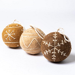 Kerstballen Vilt - Gingerbread Large Geborduurd Lijnen en Sneeuwvlok - 8cm - Set van 3 - Fairtrade